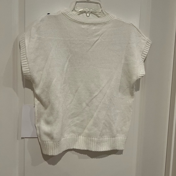 NEW white short sleeve embroidered floral sweater - Picture 7 of 7